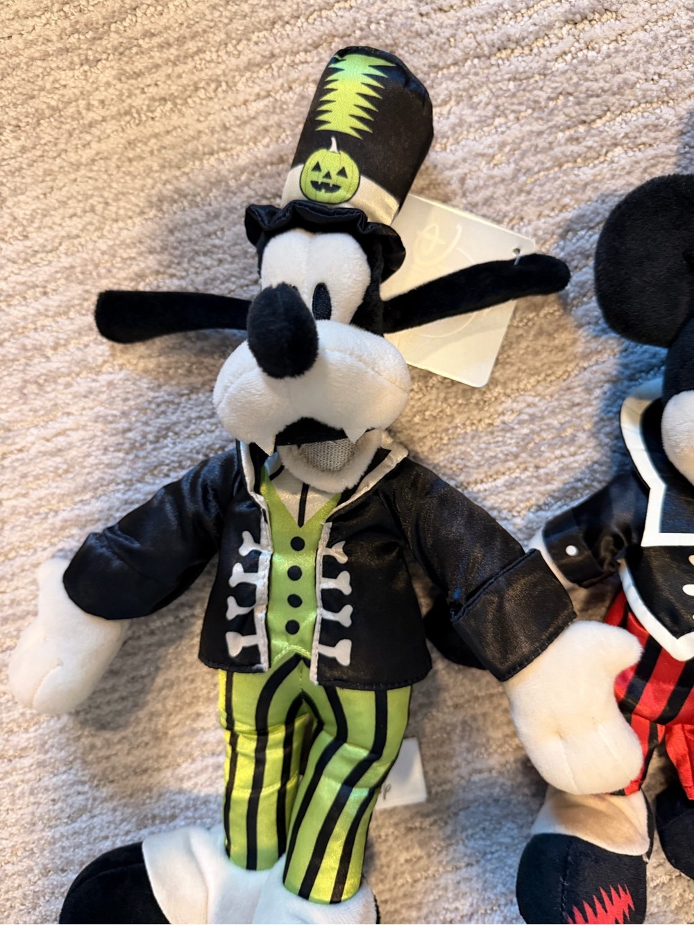 Official Disney Day of the Dead Halloween trio - Picture 3 of 6